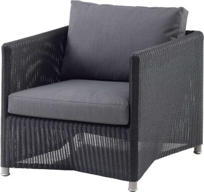 Graphitfarbener Diamond Outdoor Sessel von Cane-Line mit grauen Kissen für Garten und Terrasse.